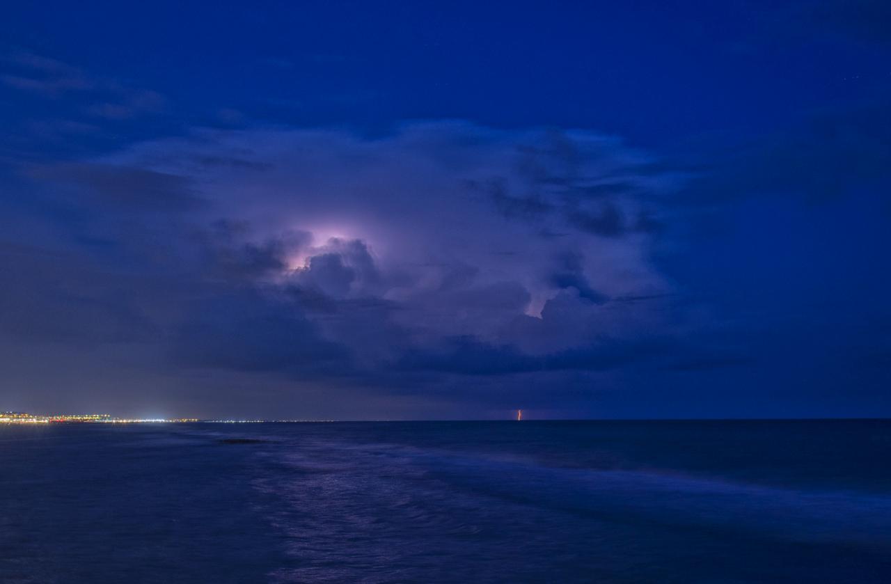 Quando il mare diventa un motore elettrico: cronaca di una tempesta estiva